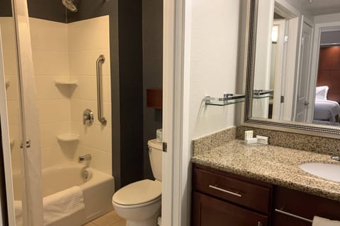 Suite, 1 Bedroom, Corner | Bathroom | Combined shower/tub, hydromassage showerhead, towels