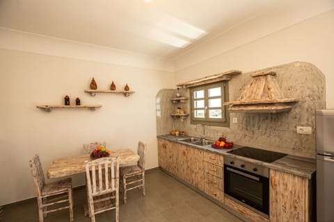 Villa | Private kitchen | Full-size fridge, oven, stovetop, coffee/tea maker