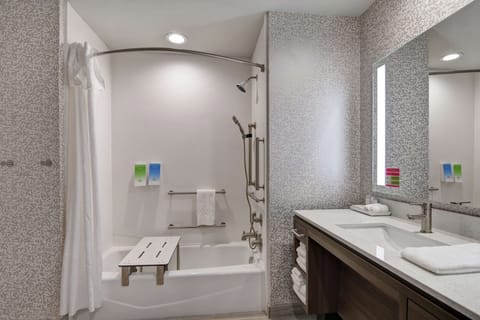 Studio, 1 King Bed, Accessible, Bathtub | Bathroom | Combined shower/tub, free toiletries, hair dryer, towels