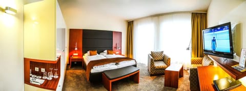 Double Room (Kat. D) | Minibar, in-room safe, individually decorated, individually furnished