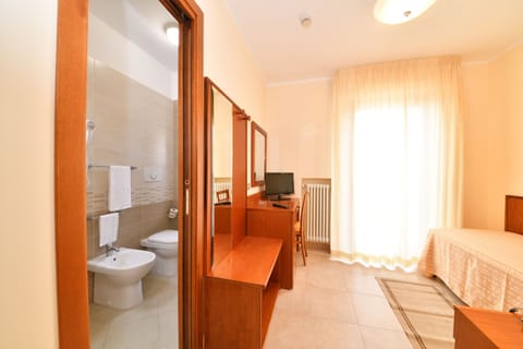 Single Room | Minibar, in-room safe, desk, free WiFi