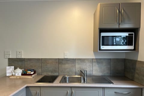 Executive Apartment, 1 Bedroom | Private kitchen | Fridge, microwave, stovetop, coffee/tea maker