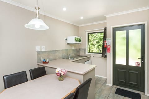 Executive Studio | Private kitchen | Fridge, microwave, stovetop, coffee/tea maker