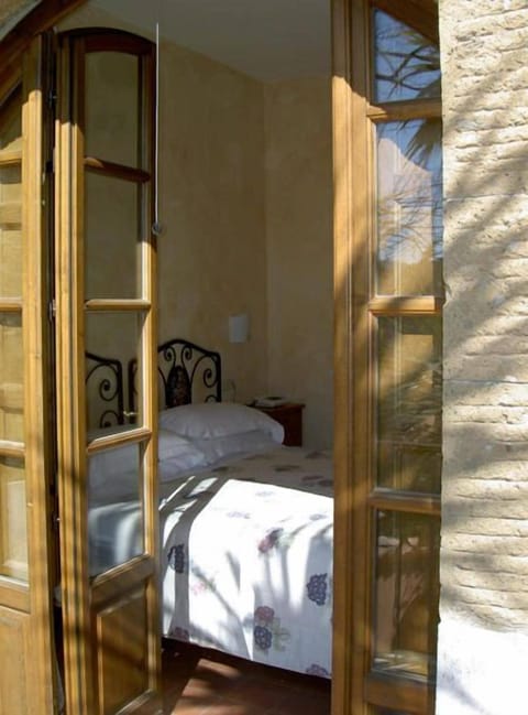 Deluxe Suite, 2 Bedrooms | Premium bedding, minibar, in-room safe, individually decorated