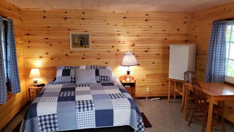 Large Cabin (11) | Free rollaway beds, bed sheets