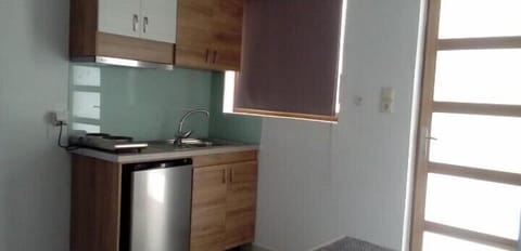 Deluxe Studio | Private kitchen | Fridge, stovetop, coffee/tea maker, electric kettle