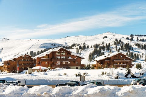 Enjoy the traditional Savoyard decor and easy access to the pistes and ski lifts.