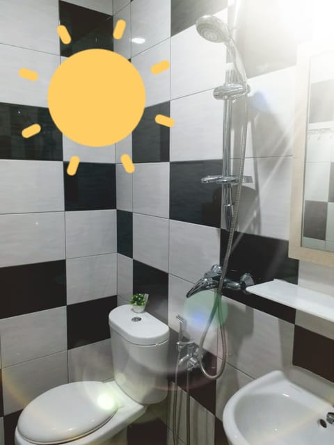 Comfort Room (Room 2) | Bathroom | Shower, hair dryer, bidet, towels