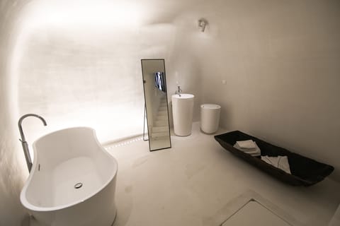 Villa, 2 Bedrooms, Hot Tub (Outdoor) | Bathroom | Separate tub and shower, free toiletries, hair dryer, bathrobes