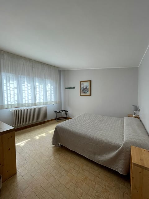 Double Room | Desk, free WiFi, bed sheets
