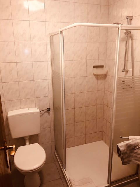 Double Room | Bathroom | Shower, hair dryer, towels