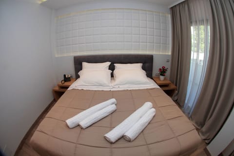 Double Room, Sea View | In-room safe, soundproofing, free WiFi, bed sheets