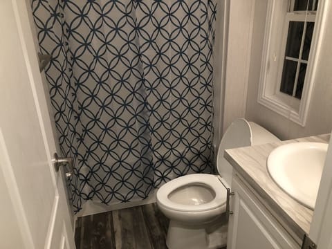 Cottage | Bathroom | Combined shower/tub, free toiletries, hair dryer, towels