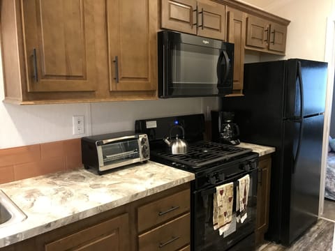 Cottage | Private kitchen | Full-size fridge, microwave, oven, stovetop