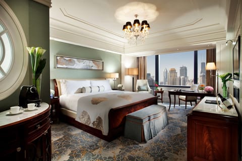 King Deluxe City View Room | Premium bedding, pillowtop beds, free minibar items, in-room safe