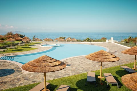 4 outdoor pools, pool umbrellas, sun loungers