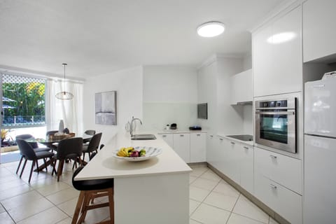 Superior Apartment, 2 Bedrooms, Courtyard Area | Private kitchen | Full-size fridge, microwave, oven, stovetop