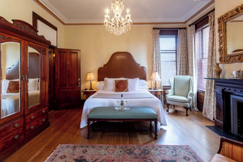 Superior Room, 1 King Bed (Juliet Gordon Low) | Premium bedding, pillowtop beds, in-room safe, individually decorated