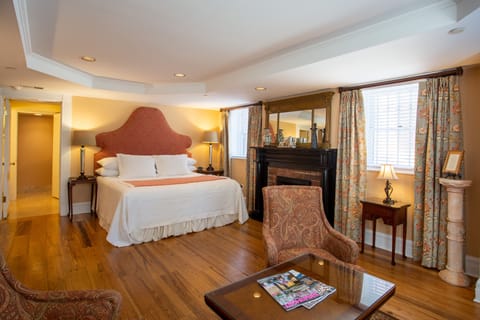 Deluxe Room, 1 King Bed (Emma Kelly) | Premium bedding, pillowtop beds, in-room safe, individually decorated