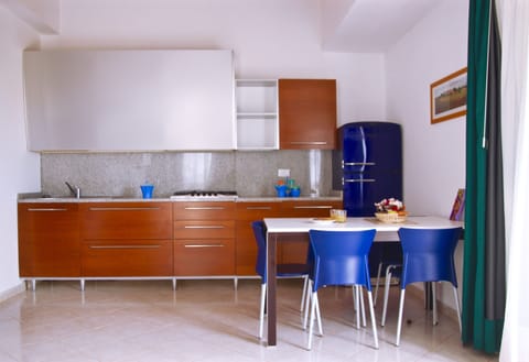 Apartment | Private kitchen | Full-size fridge, oven, stovetop, electric kettle