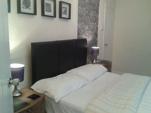 Double & Ensuite Bathroom | Free WiFi, bed sheets