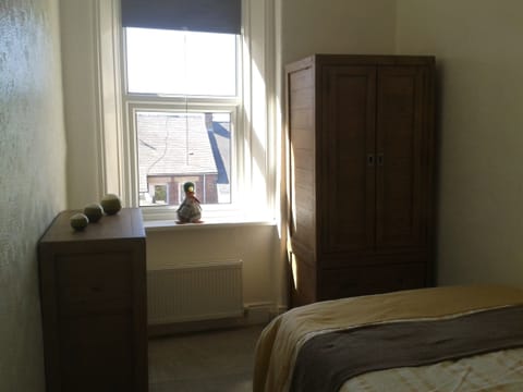 Small Double Room with Shared Bathroom | Free WiFi, bed sheets