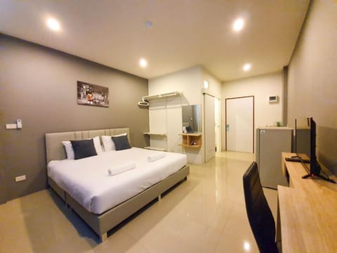 Grand Deluxe Garden View | Desk, free WiFi, bed sheets