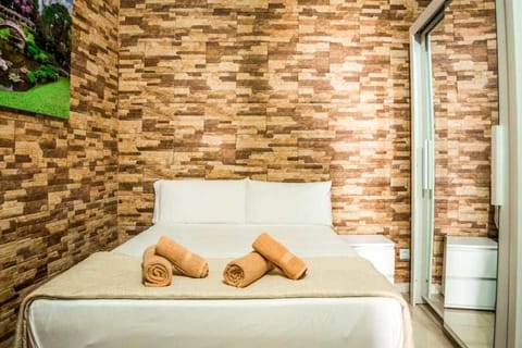 Double Room, Shared Bathroom | Free WiFi