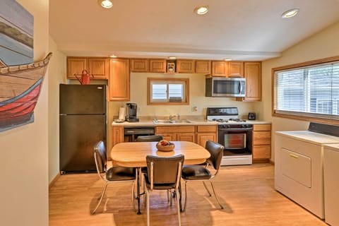 Dining Table | Dishware Provided