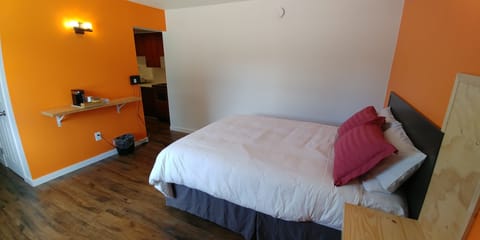 Basic Single Room | Free WiFi, bed sheets