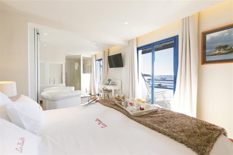 Royal Double Room, 1 King Bed, Terrace, Sea View | In-room safe, free WiFi, bed sheets