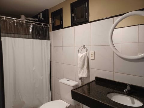 Standard Room | Bathroom | Shower, free toiletries, hair dryer, towels