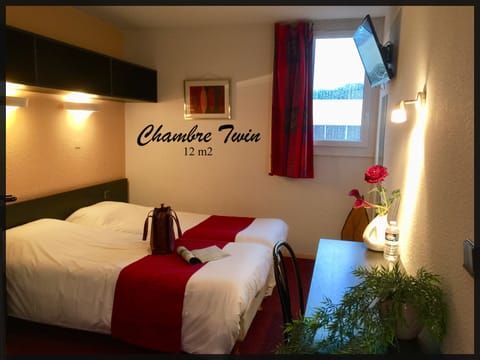 Standard Twin Room, 2 Twin Beds | Desk, laptop workspace, blackout drapes, free WiFi