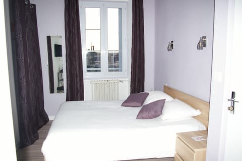 Standard Double Room | Soundproofing, iron/ironing board, free WiFi, bed sheets