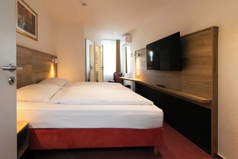 Comfort Room | 1 bedroom, premium bedding, pillowtop beds, minibar