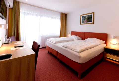 Junior Suite | 1 bedroom, premium bedding, pillowtop beds, minibar