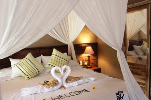 Comfort Double or Twin Room, Garden View | Desk, bed sheets