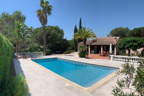 Typical Provence house, 15 min drive from Fréjus-St Raphaël 