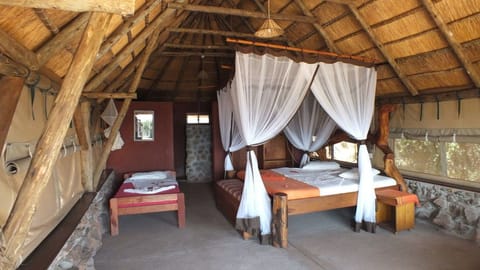 Deluxe Cabin, Park View | Egyptian cotton sheets, premium bedding, individually decorated