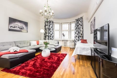 Design Apartment, City View | Living area | Flat-screen TV, Netflix