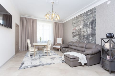 Design Apartment, Sauna, City View (Kirova 1) | Living room | Smart TV