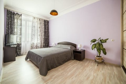 Comfort Apartment (Leningradskaya 1) | Individually furnished, desk, soundproofing, iron/ironing board