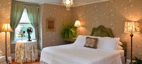 Room (Roses) Shared Bathroom | Egyptian cotton sheets, individually decorated, individually furnished