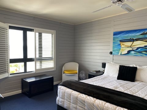 Superior Studio, Lake View | Free WiFi, bed sheets