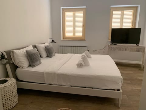 Family Studio Suite | In-room safe, soundproofing, free WiFi, bed sheets