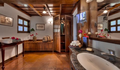 Lily Pool Cottage | Bathroom | Separate tub and shower, deep soaking tub, free toiletries, hair dryer