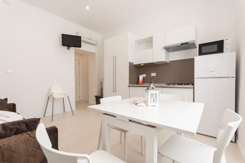 Economy Studio | Private kitchenette | Full-size fridge, microwave, stovetop, coffee/tea maker