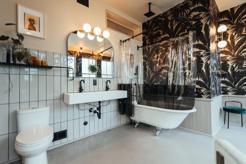 Romantic Suite | Bathroom | Designer toiletries, hair dryer, bathrobes, towels