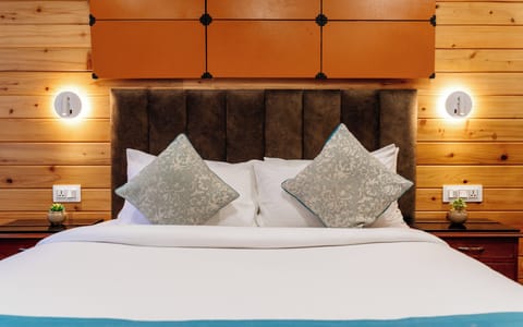 Deluxe Room | Premium bedding, soundproofing, iron/ironing board, free WiFi