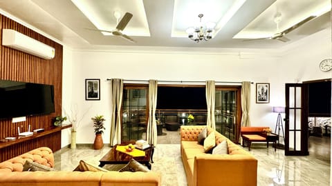 Luxury Villa | Living area | LCD TV